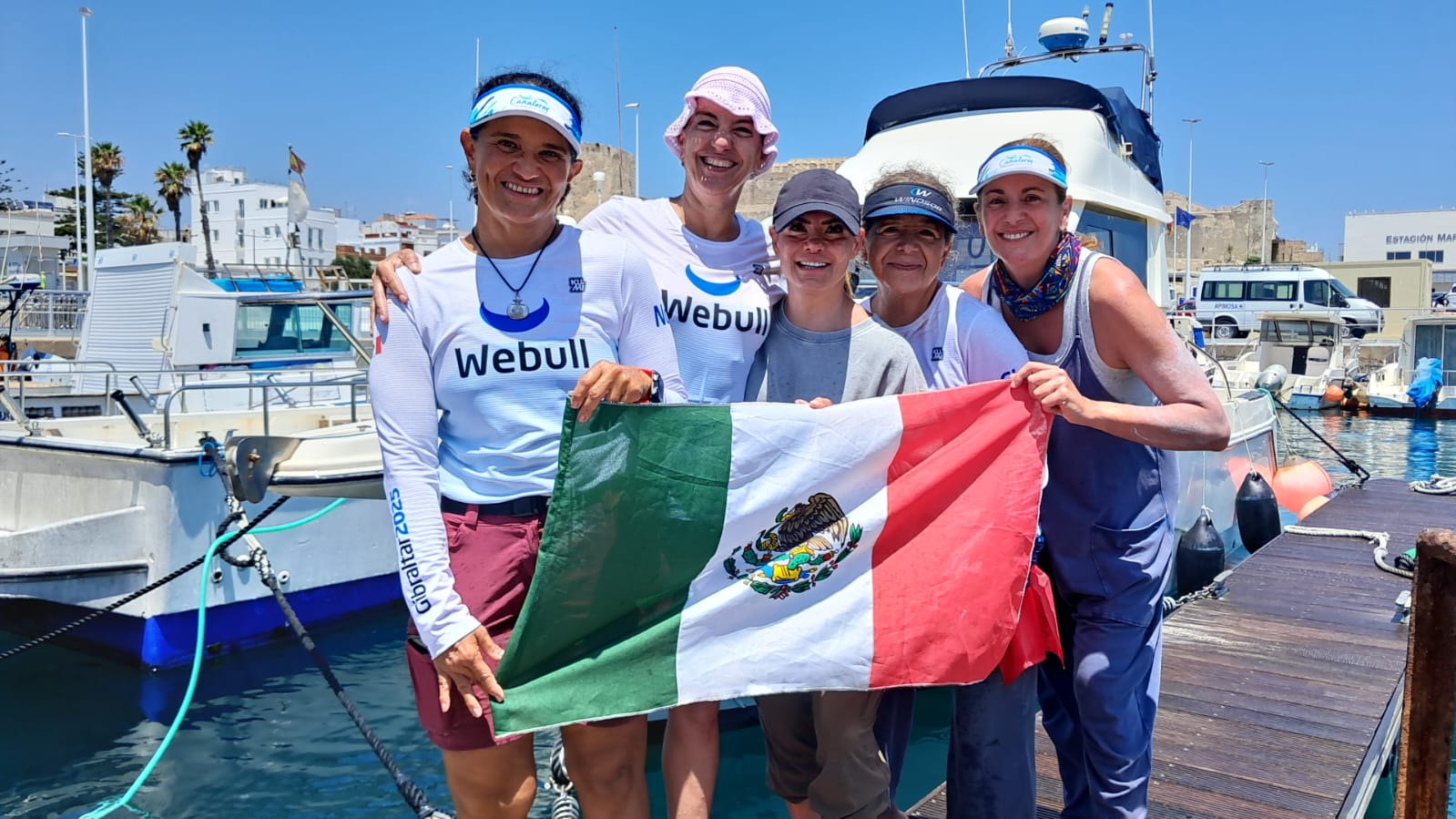 Cuatro nadadoras mexicanas cruzan el Estrecho