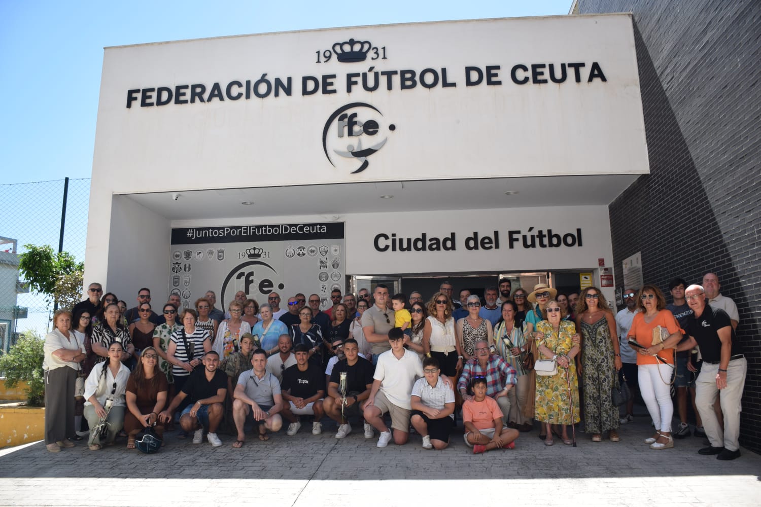 La RFFCE celebra el último homenaje de la temporada en el ‘Muro del Recuerdo’