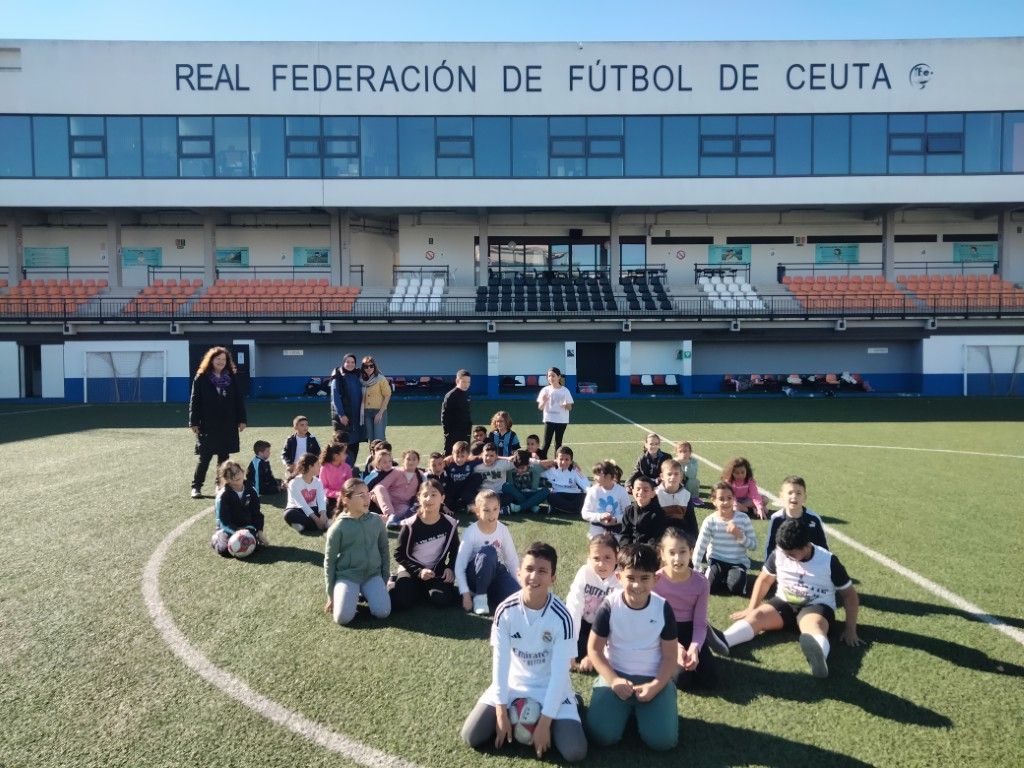 Se reanuda ‘Ceuta te enseña’ en la RFFCE con la visita de alumnos del colegio Juan Morejón