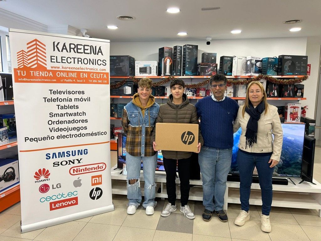 Guillermo García gana el sorteo de Navidad de la escuela de tenis del Club VirtualTenis Ceuta