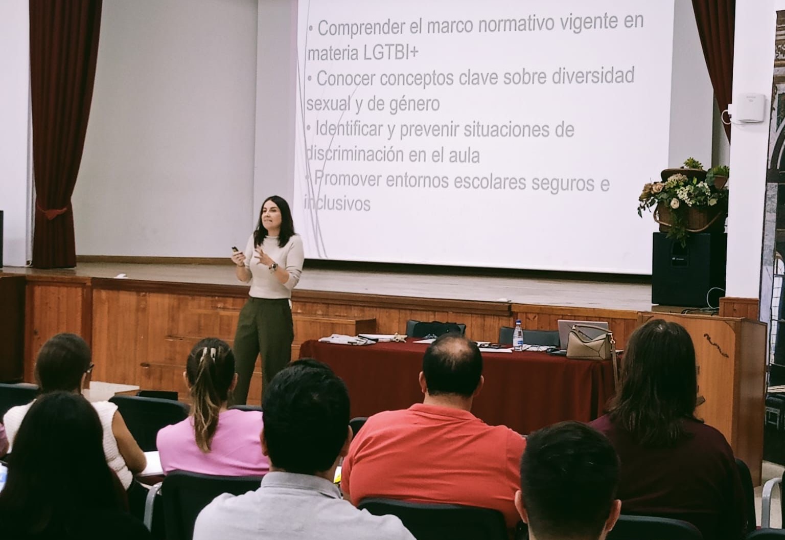 Charla sobre la diversidad sexual y el respeto a la orientación e identidad de géneroCharla sobre la diversidad sexual y el respeto a la orientación e identidad de género