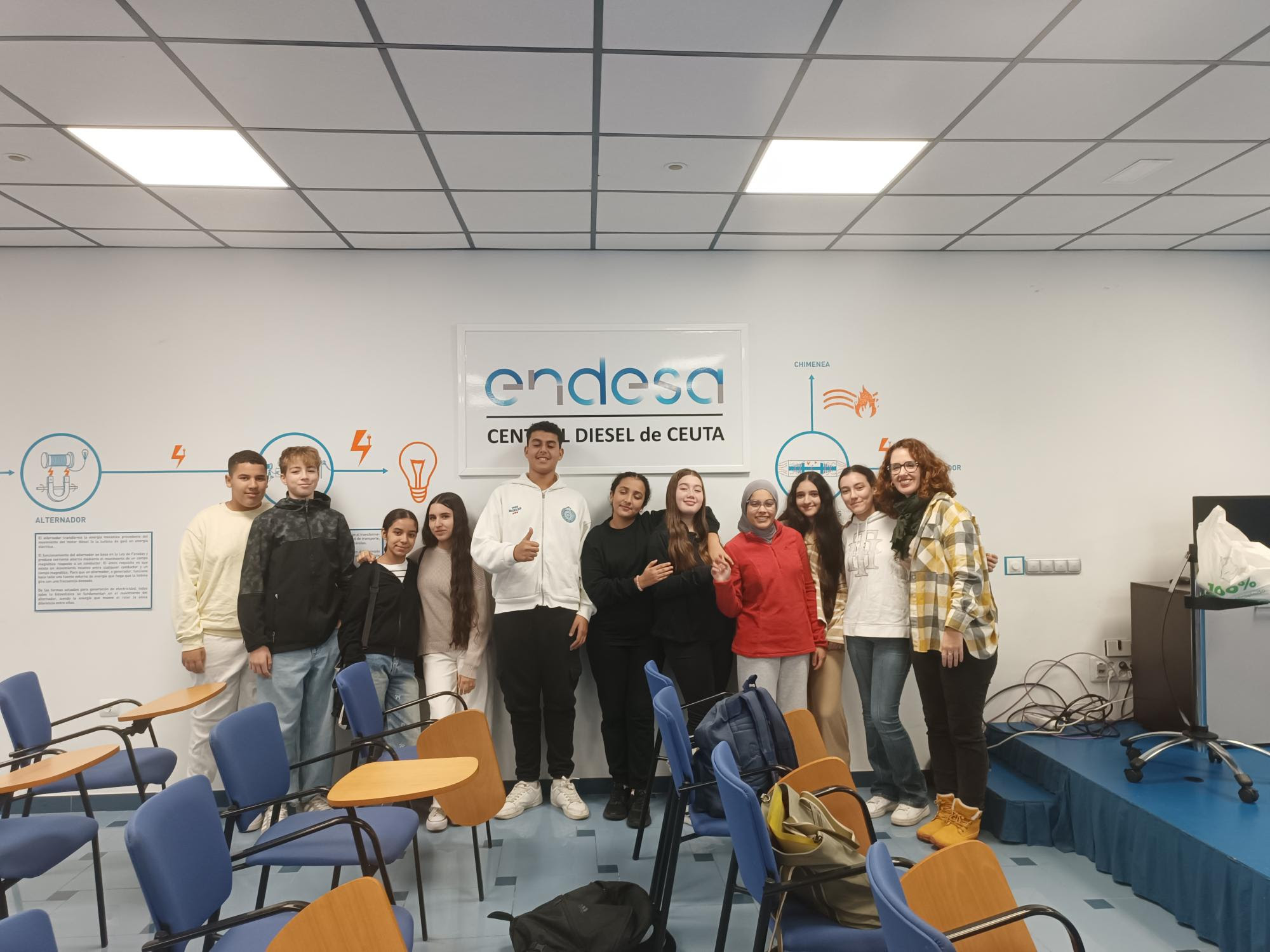 Más de 60 alumnos de centros educativos de Ceuta visitan la central diesel de Endesa