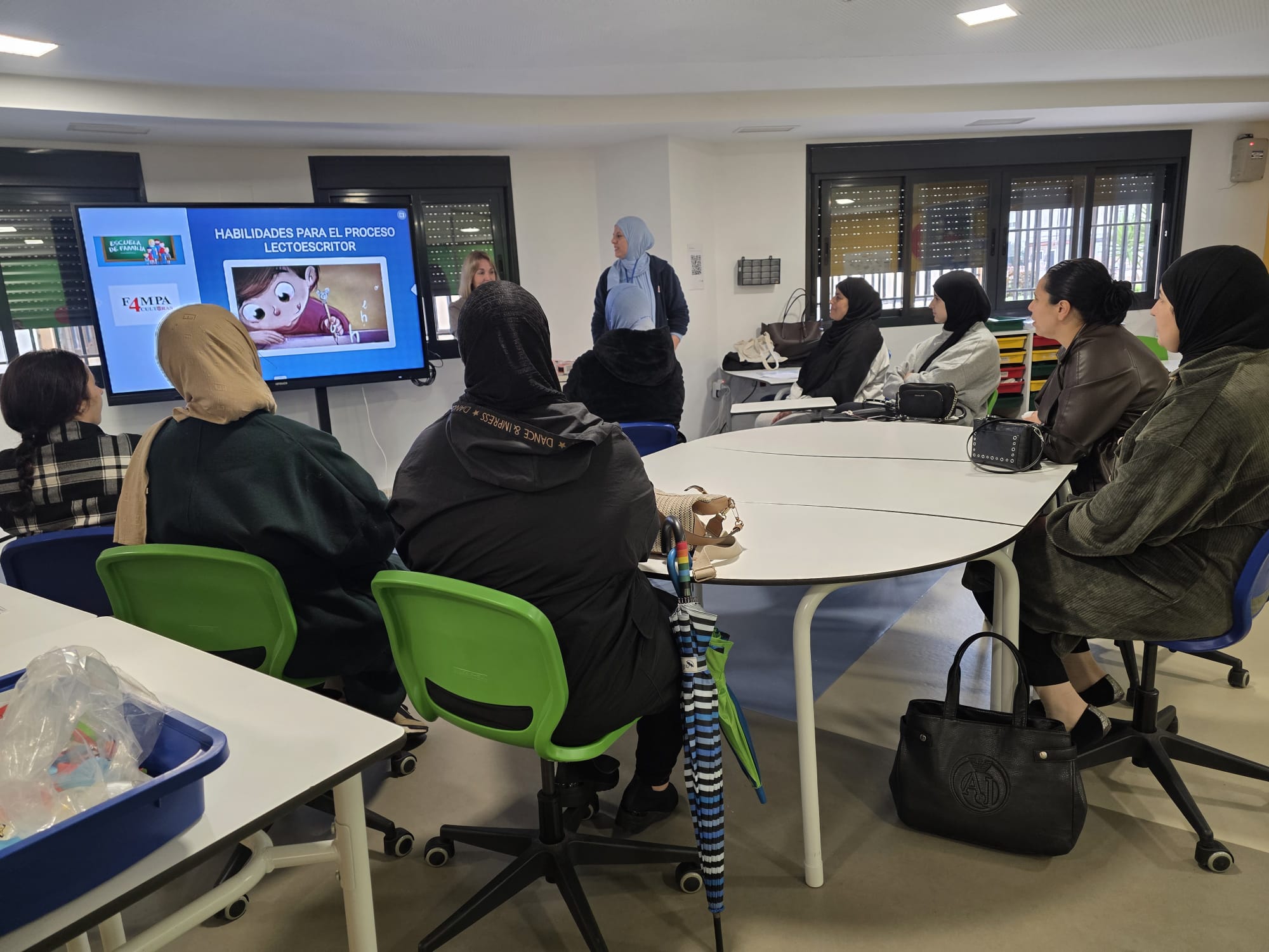 FAMPA Cuatro Culturas continúa con su programa “Escuela de Familias”