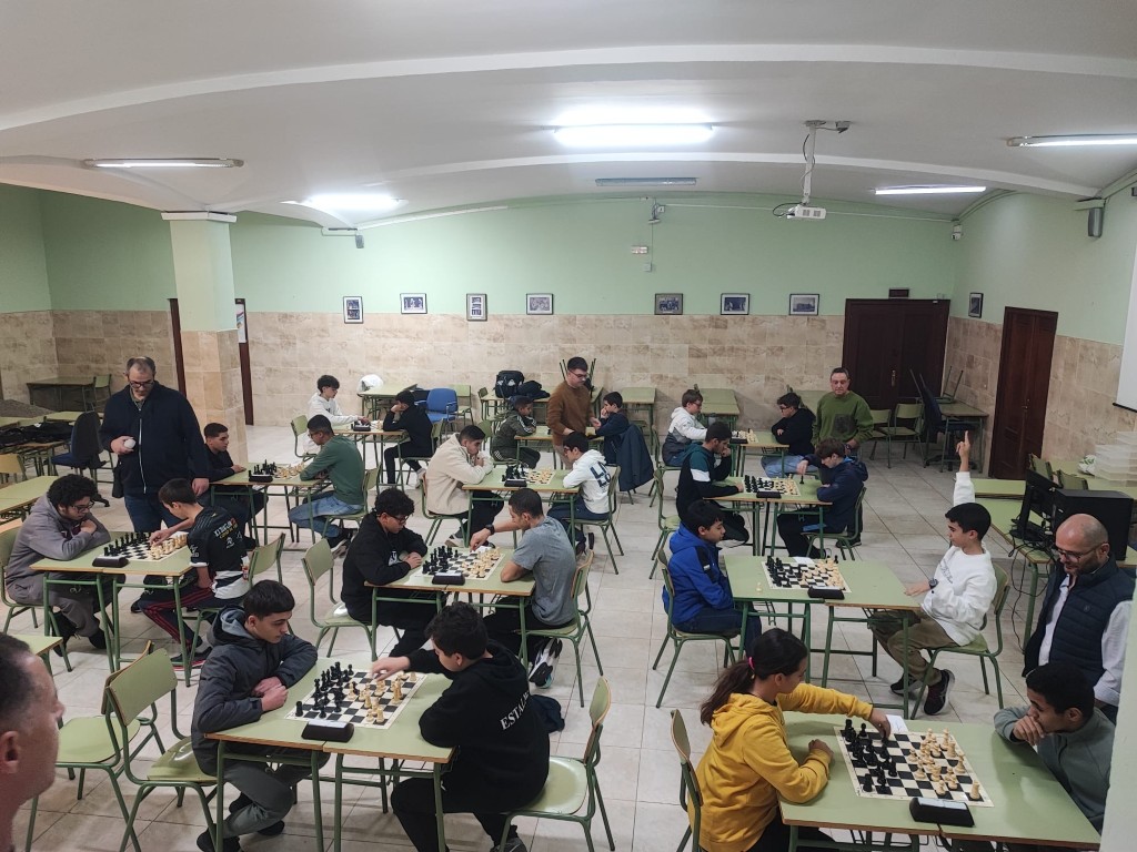 El Siete Colinas organiza una jornada de ajedrez simultáneo con la maestra FIDE María Rodrigo Yanguas