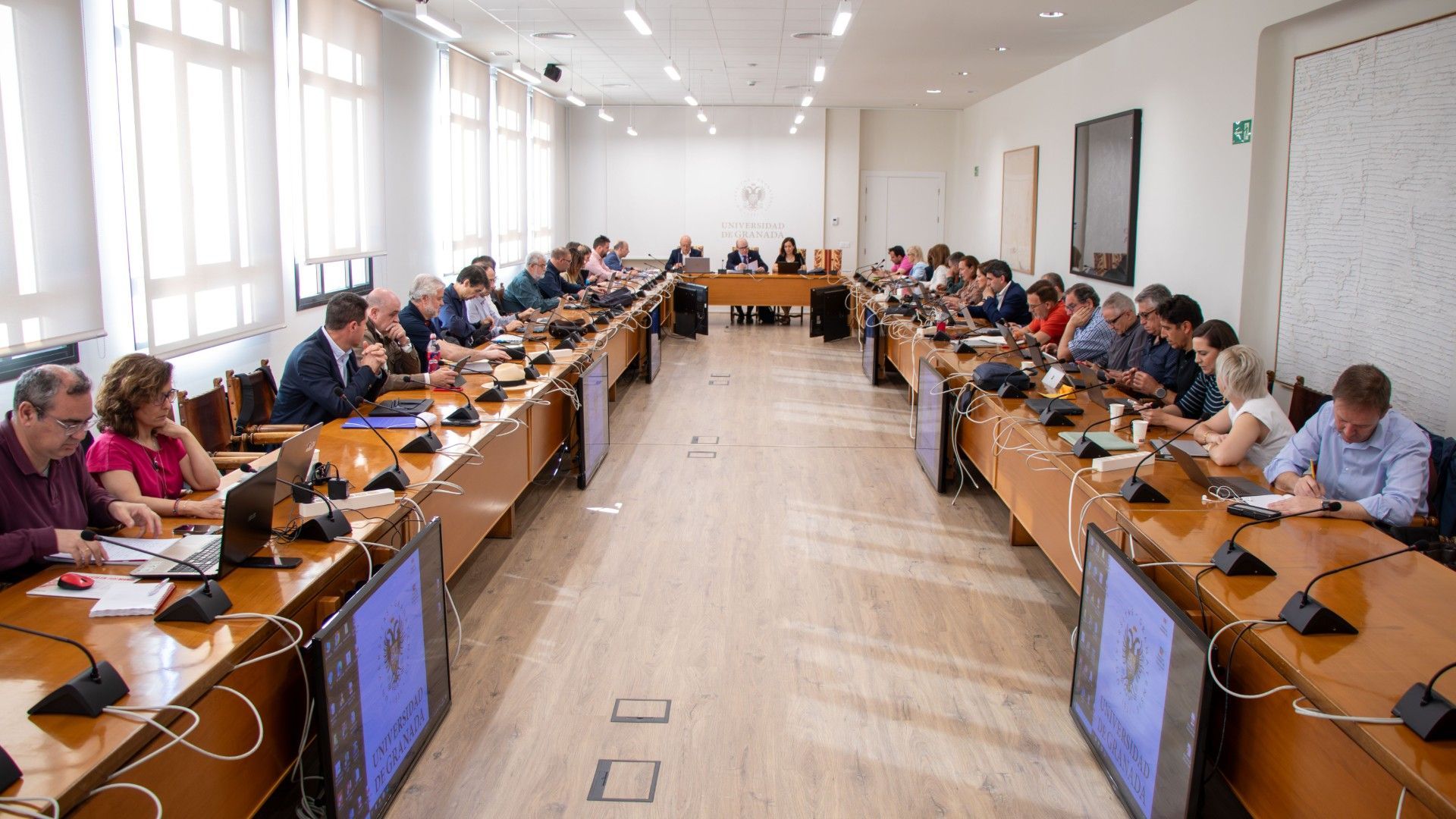 Aprobado el calendario académico de los estudios de Grado y Máster en la UGR  para el curso 2025/2026