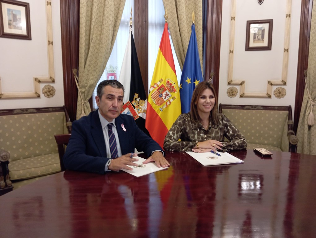 La Ciudad y la UNED firman un convenio para que estudiantes realicen prácticas en la Consejería de Sanidad y Servicios Sociales