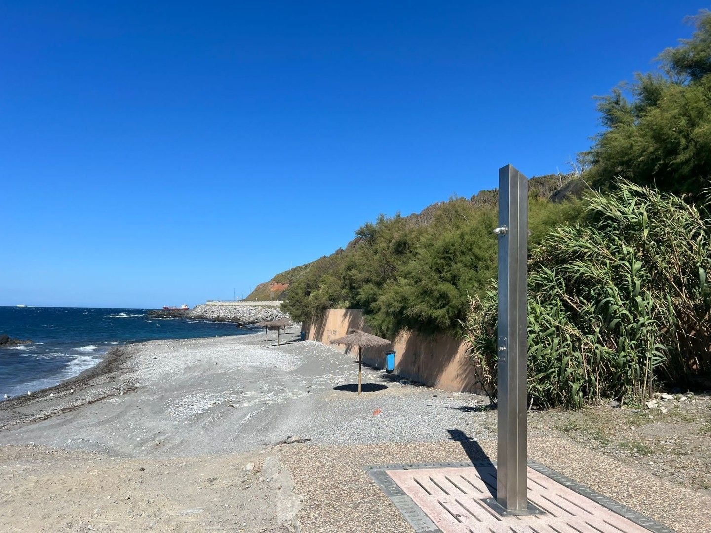 Hallan el cadáver de un joven migrante en la playa de Benzú