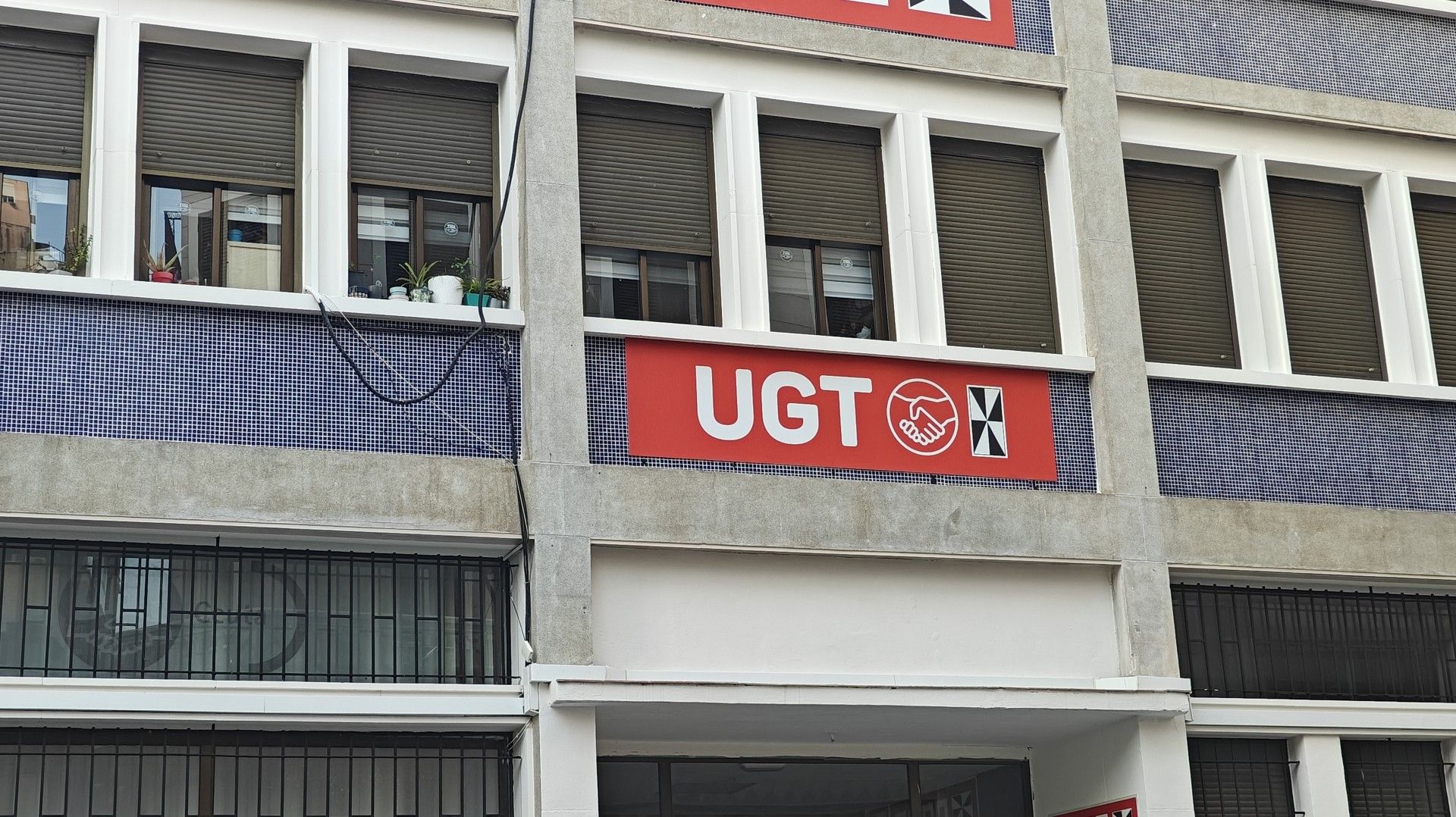 UGT exige paralizar el campamento de inmigrantes previsto junto a una escuela infantil en Loma Colmenar