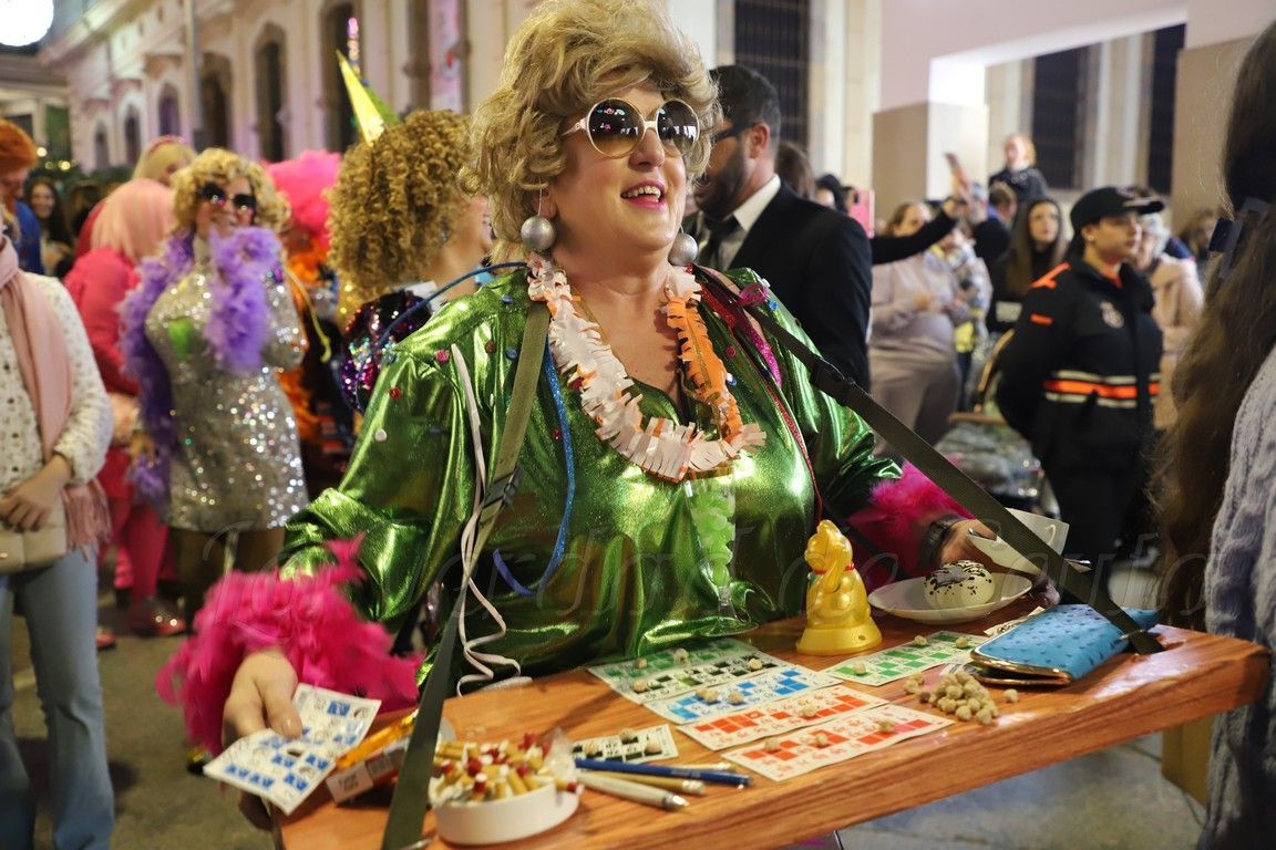 Fotogalería: Los Popis llevan un multitudinario bingo a las calles de Ceuta