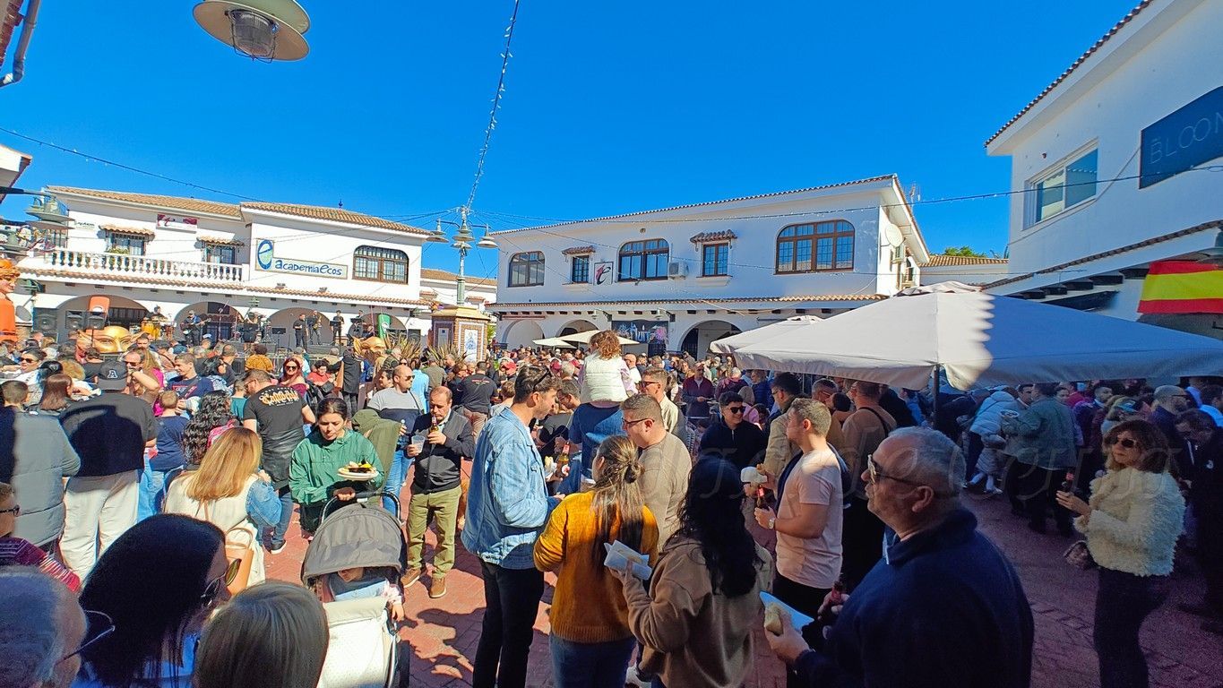 "La 'Mejilloná' llena el Poblado Marinero con un ambiente festivo y alta participación en el inicio del Carnaval de Ceuta