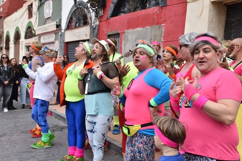 El espíritu festivo del Carnaval desafía la amenaza de precipitaciones en Ceuta