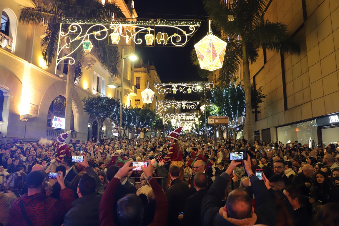 Ceuta enciende la Navidad con un despliegue récord de luz y sonido que transforma toda la ciudad