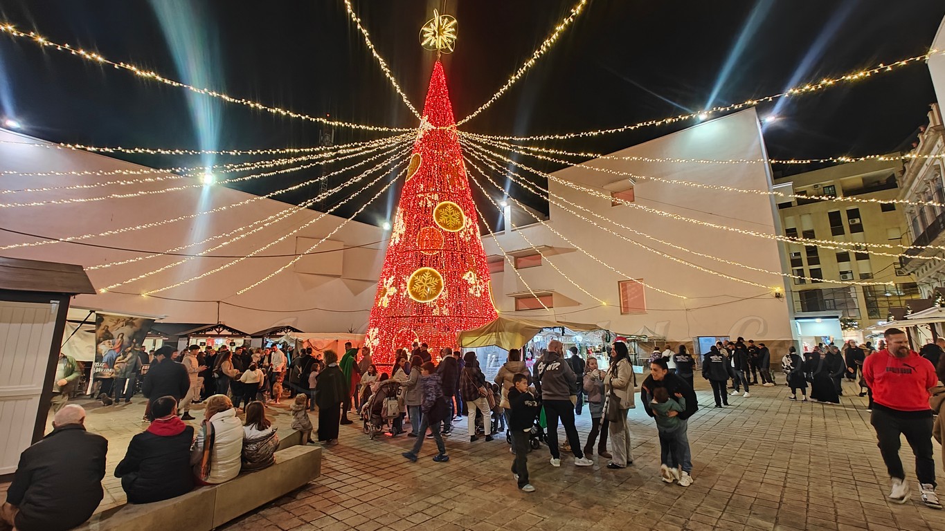Ceuta vive una jornada navideña multitudinaria entre dulces, belenes y tradición rociera