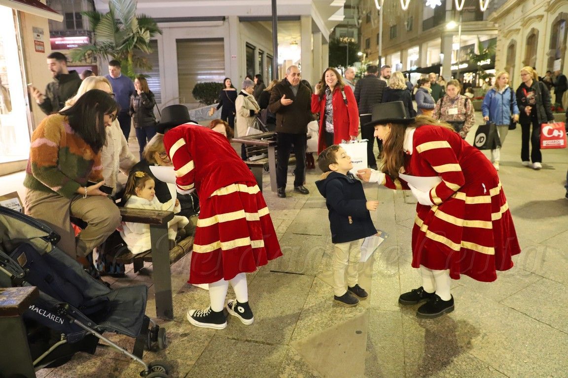 Los Reyes Magos confirman su llegada con un pasacalles festivo en Ceuta