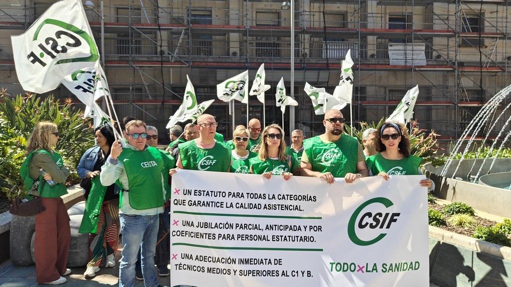 CSIF se concentra frente a Delegación “ante las promesas incumplidas de la Ministra de Sanidad”