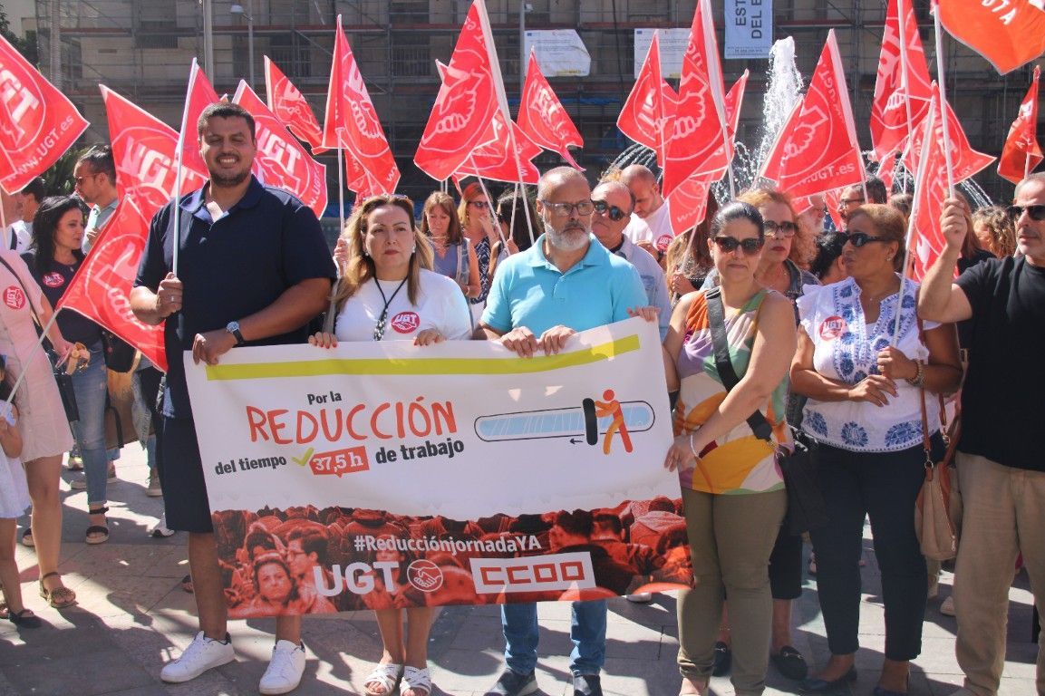 Concentración en la Plaza de los Reyes por la jornada de 37,5 horas semanales