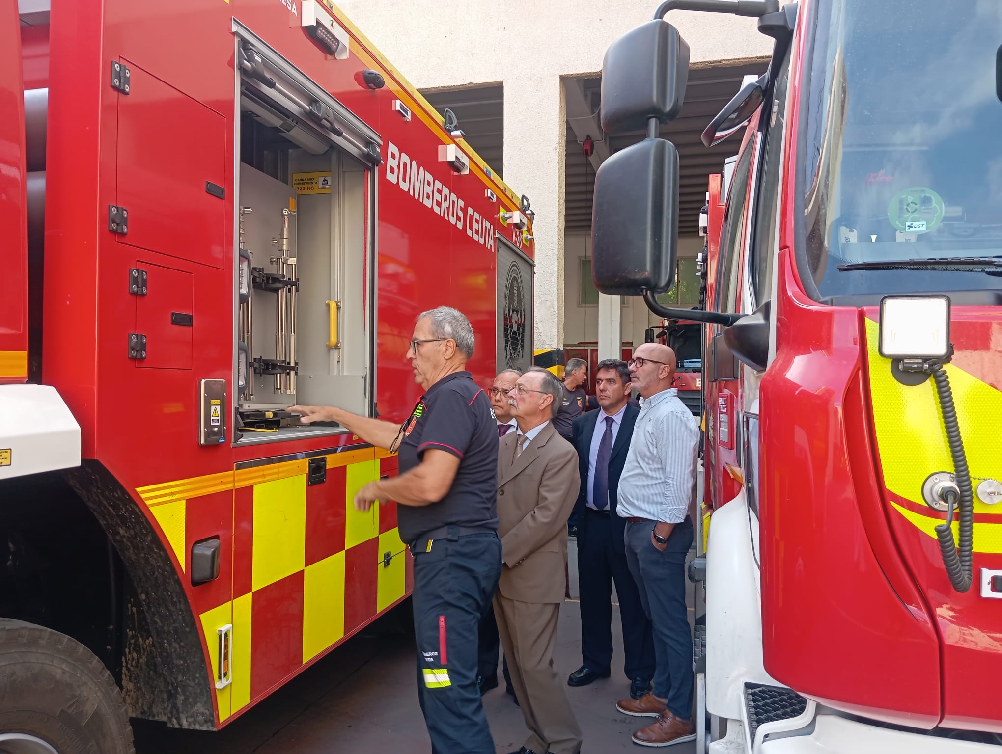  Vivas visita el renovado Parque de Bomberos