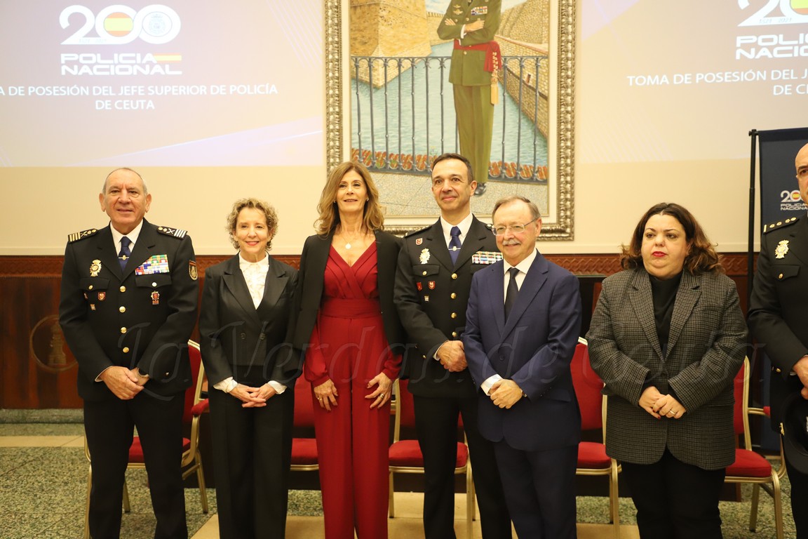 Eloy Román toma posesión como nuevo jefe superior de Policía en un acto marcado por la continuidad y el compromiso con Ceuta