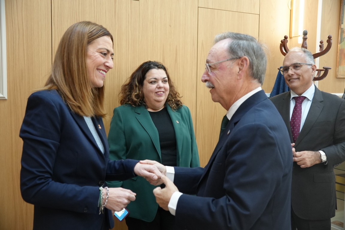 Vivas recibe directora Prot Civil 3