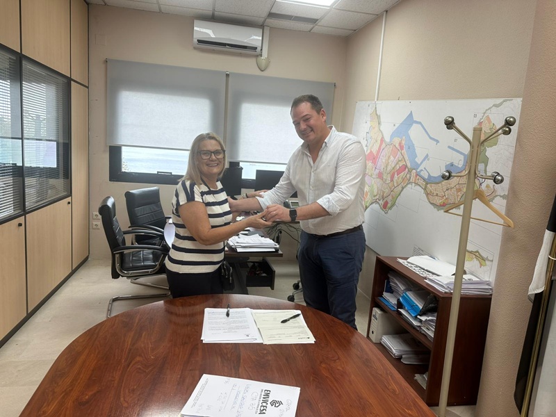 Emvicesa firma los contratos y entrega de llaves de las viviendas de Padre Feijoo
