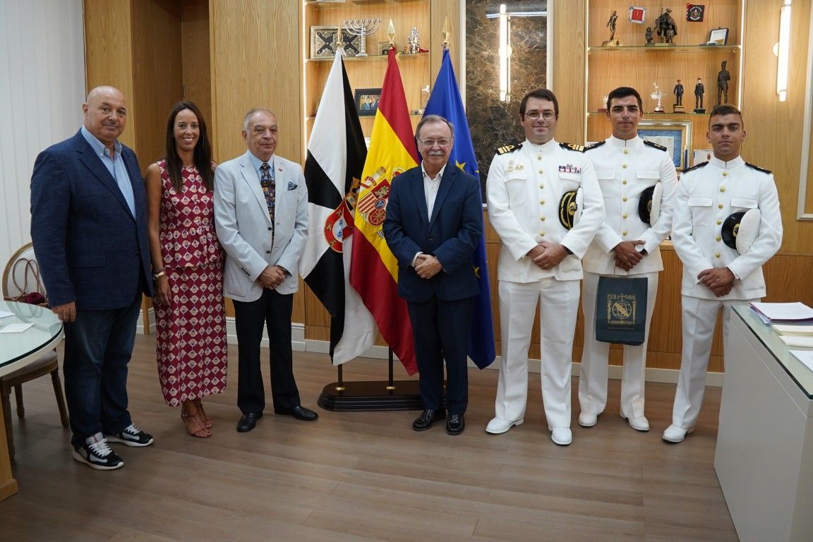 Vivas recibe al capitán de la fragata portuguesa NRP Zarco
