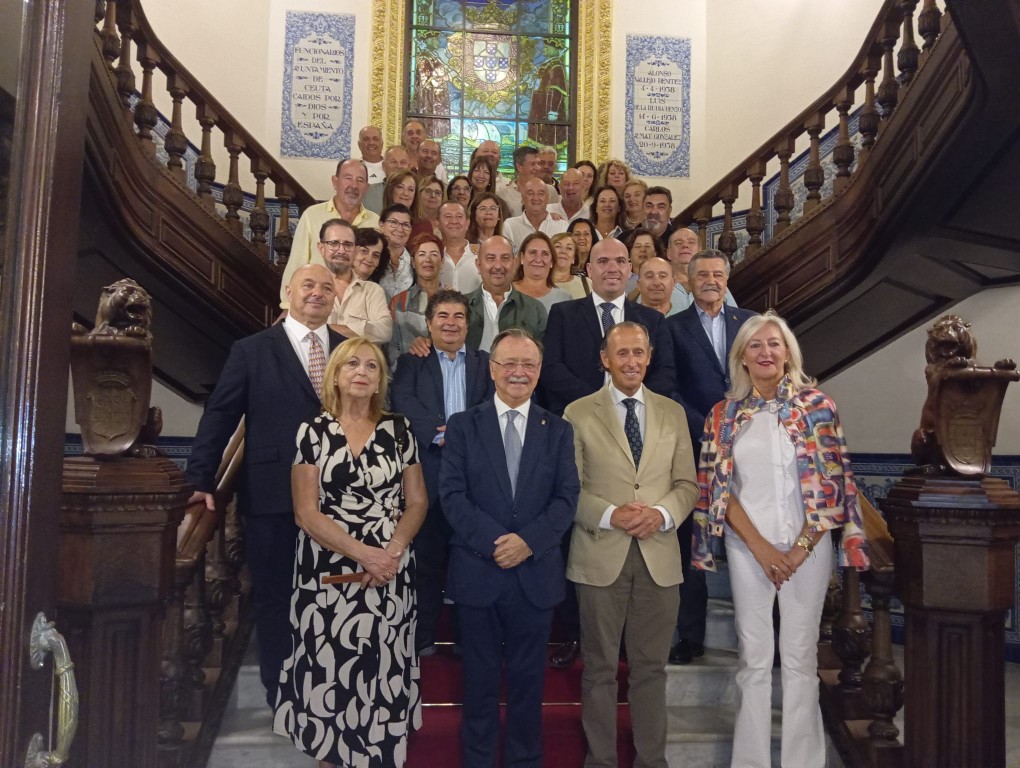 Vivas recibe a una representación de la localidad gaditana de Chiclana