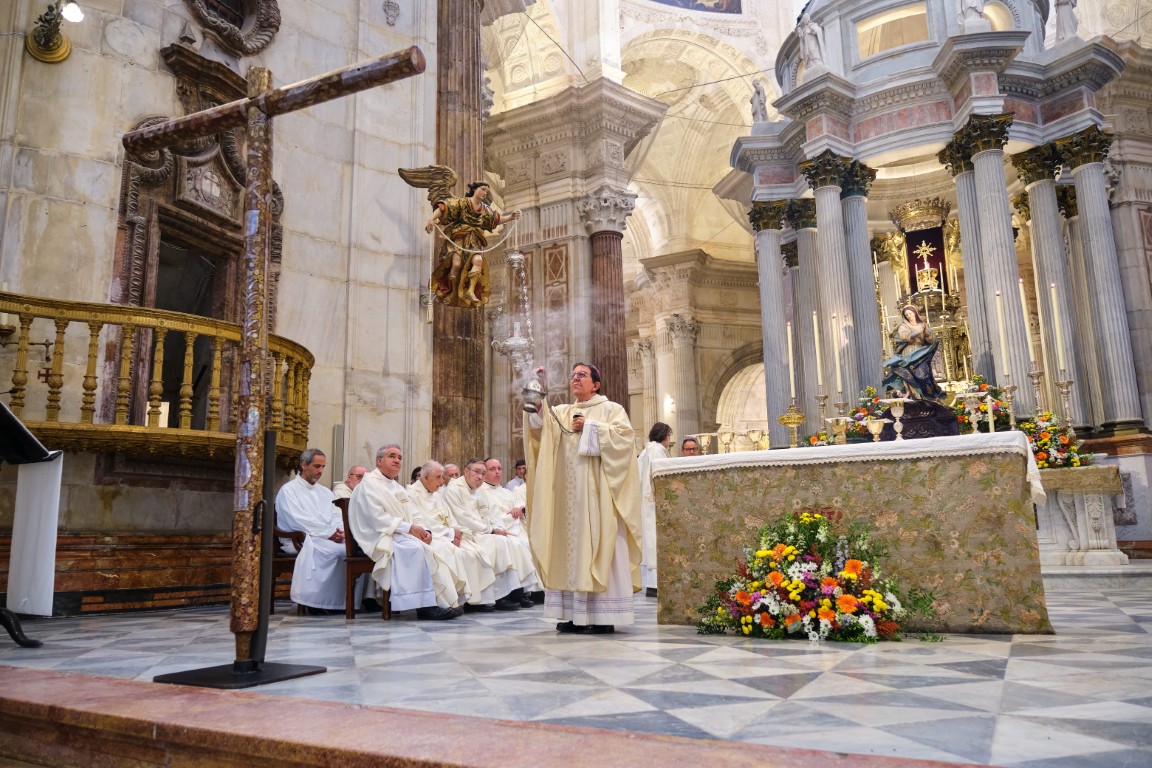 Mons. Ramón Valdivia promete una labor de "servicio y comunión" al asumir la administración apostólica de la Diócesis de Cádiz y Ceuta