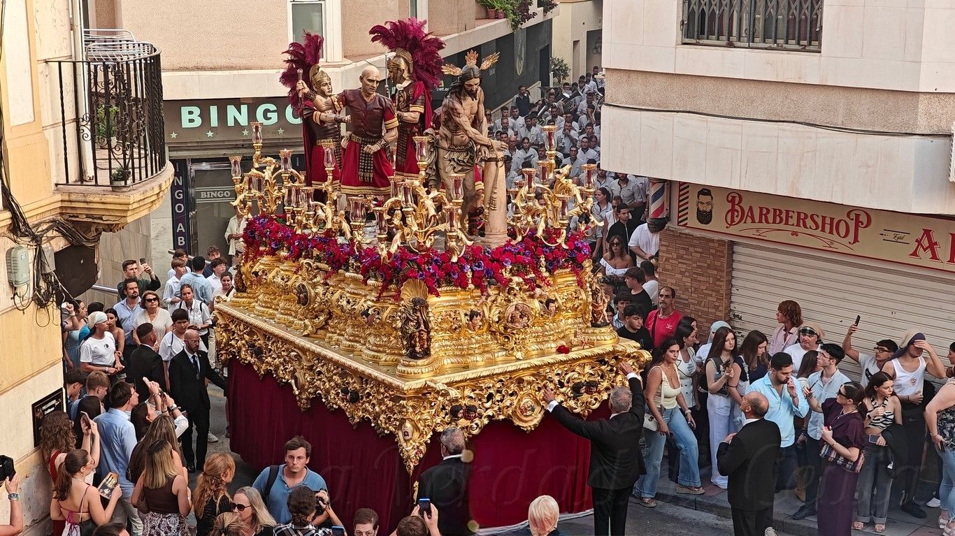 Ceuta se vuelca con la procesión extraordinaria de la Flagelación en el centenario de su primera salida