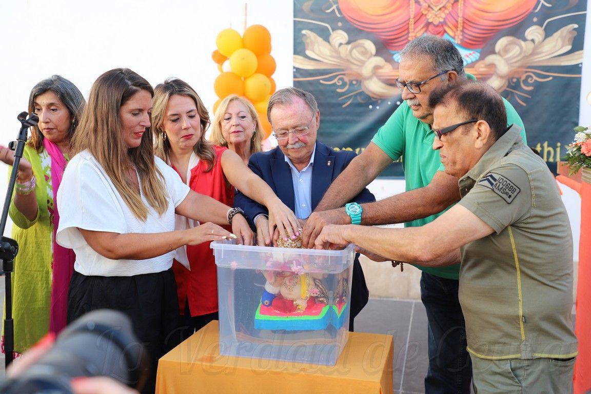 Ceuta se llena de color con la celebración del Ganesh de la Comunidad Hindú