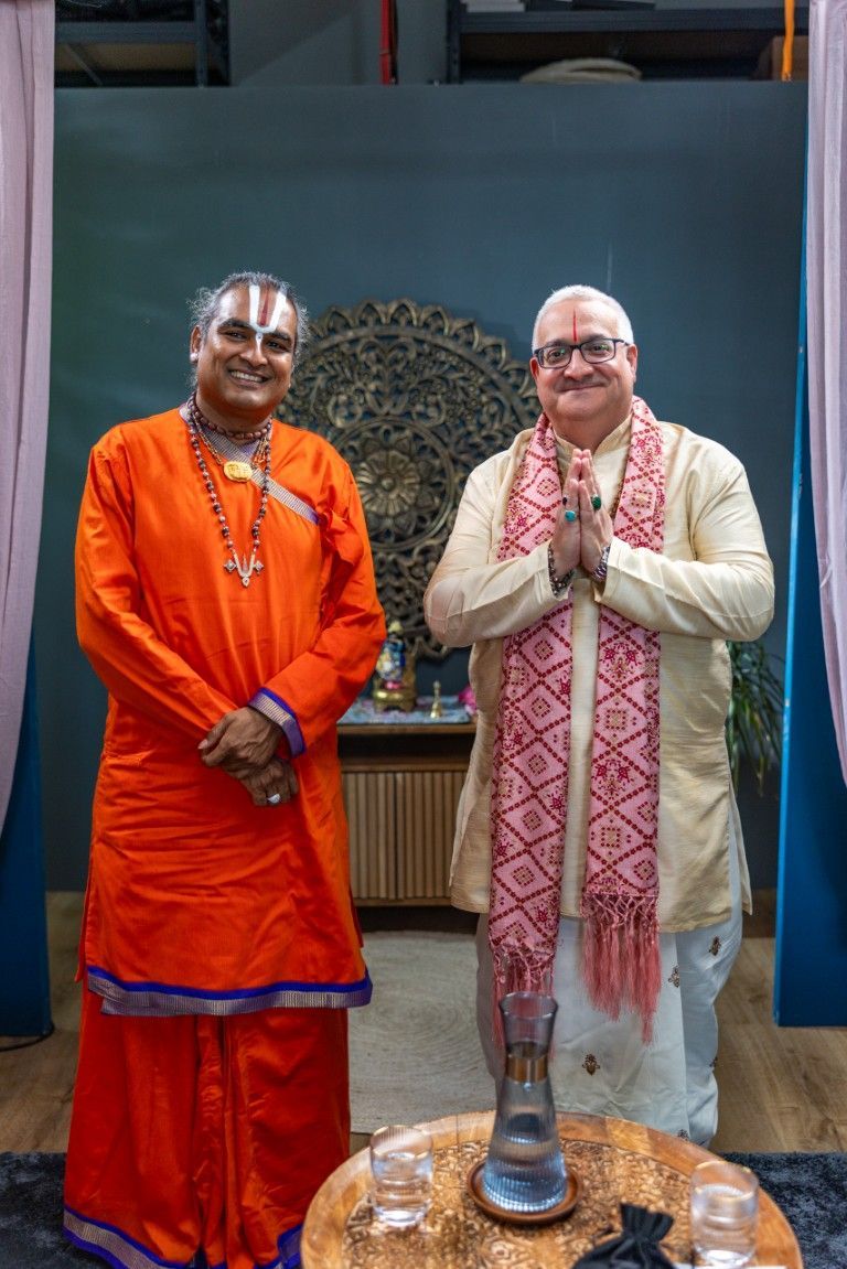 Con Paramahamsa Swami Vishwananda 001