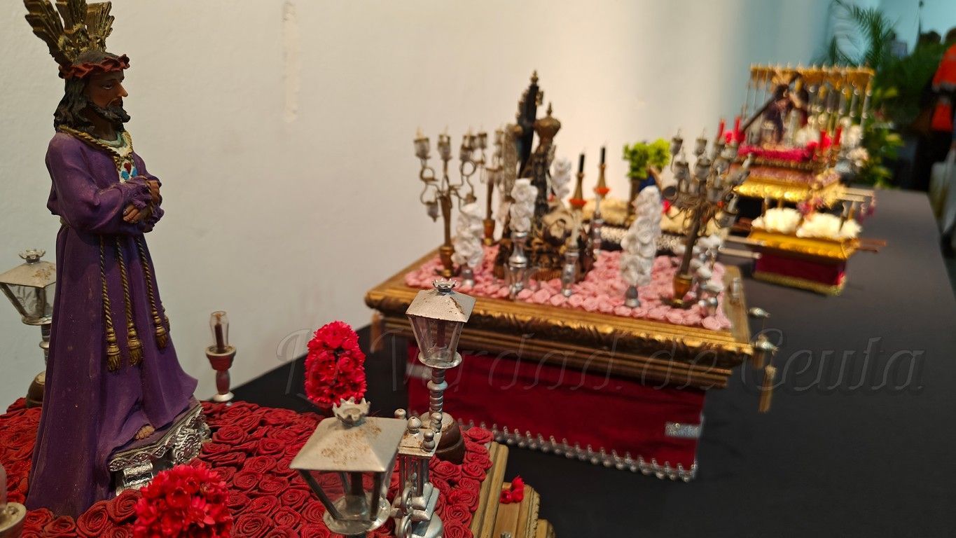 Inaugurada la exposición de pasos en miniatura en el Centro del Mayor