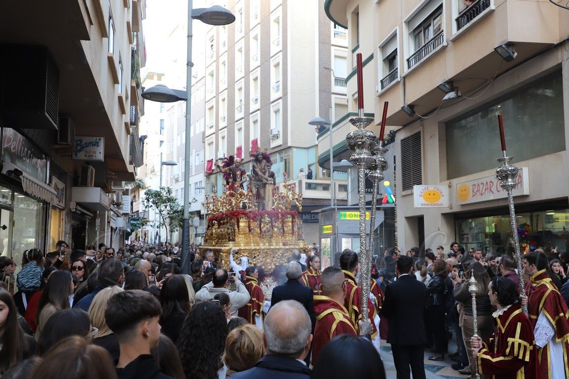 La Hermandad de la Flagelación emociona en una brillante tarde de Miércoles Santo
