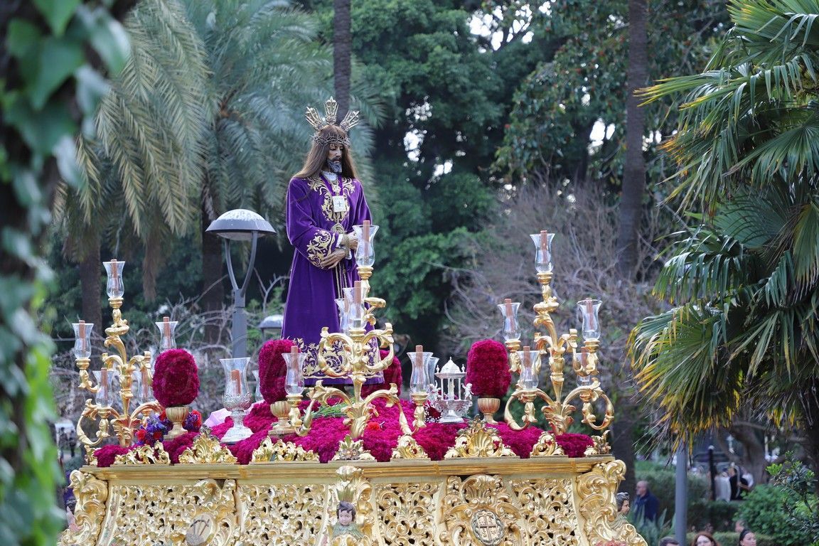 Ceuta acompaña con fervor al Señor de Medinaceli y a la Virgen de los Dolores en su recorrido procesional