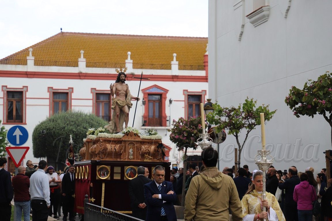 La lluvia desluce la procesión del Resucitado y el broche de oro a esta Semana Santa 2025