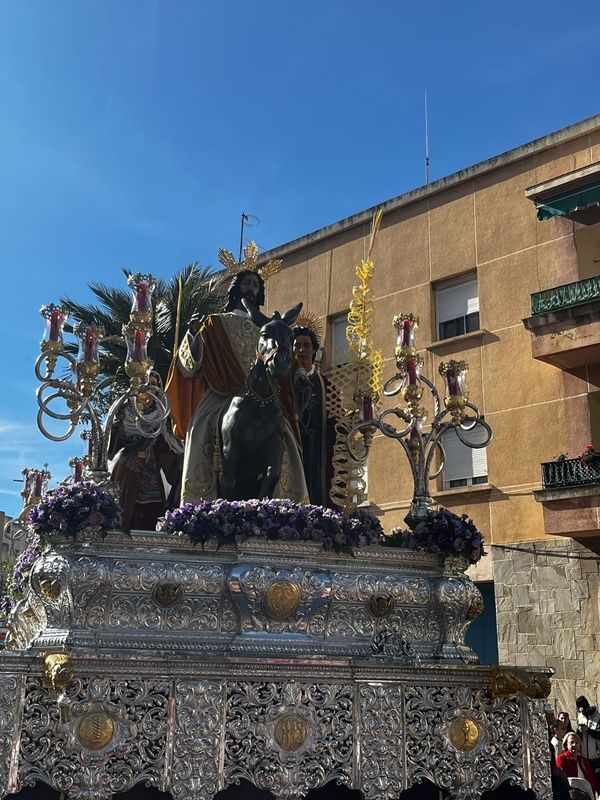 La Pollinica ilumina las calles de Ceuta en su salida procesional
