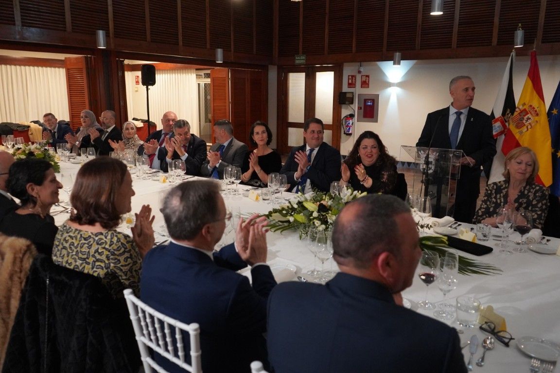La Ciudad despide al comandante general con una cena institucional