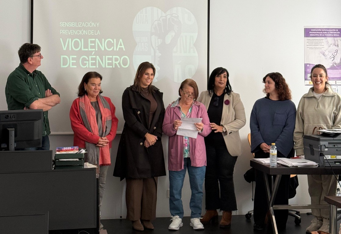 El Centro Asesor de la Mujer da lectura a un manifiesto sobre el 25-N