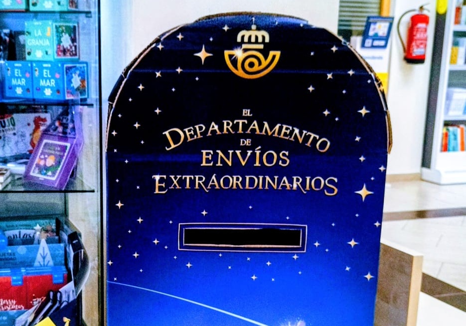 El buzón mágico de Correos para las cartas de Papá Noel y los Reyes Magos ya está en la oficina principal de Ceuta