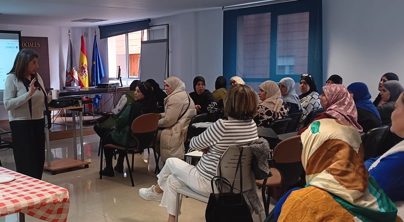 La Consejería de Servicios Sociales imparte una charla sobre emprendimiento