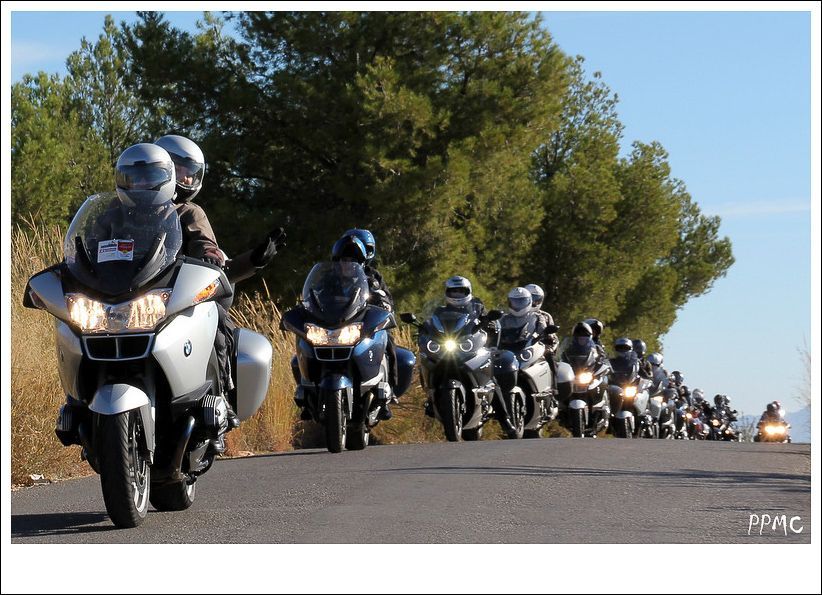 Más de 80 personas y 45 motos participan en la ruta del Club BMW Touring España en Ceuta 