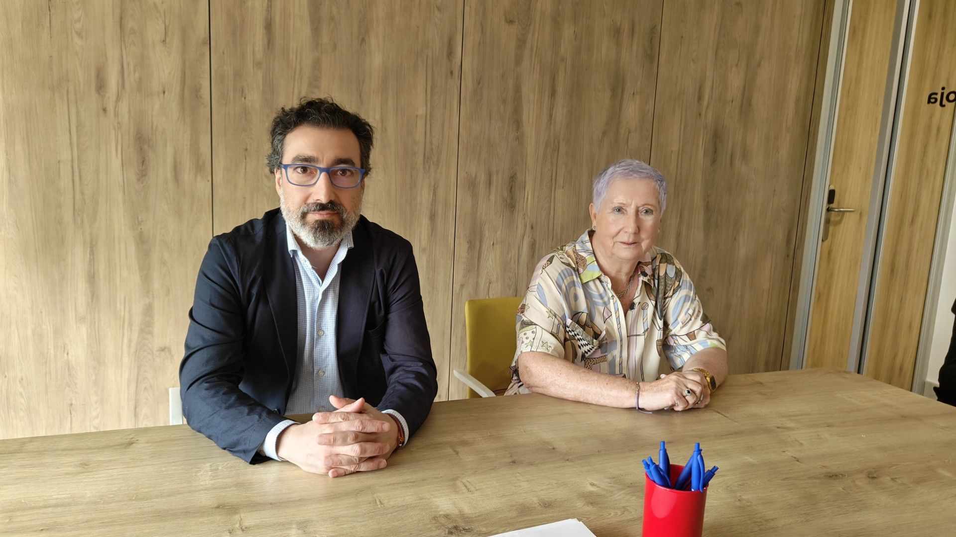 José Javier López (EAPN-España) con María Miaja