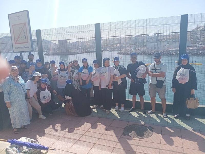 Un grupo de alumnos del programa IMIS realiza una actividad pedagógica