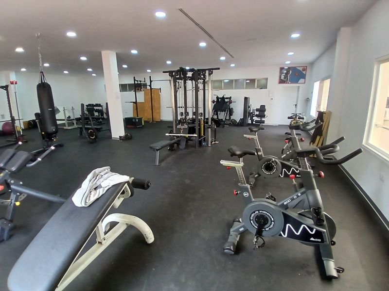 La Ciudad moderniza el Parque de Bomberos con un nuevo gimnasio, pasarela y pérgola  