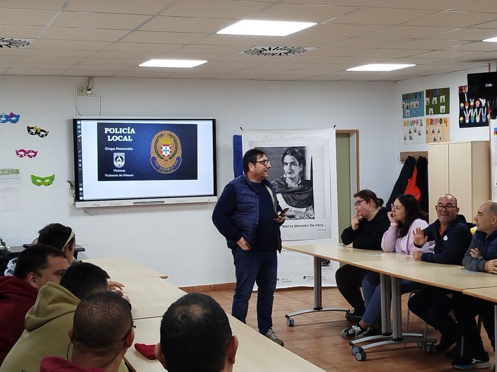 Plena Inclusión invita a la Policía Local a impartir una charla sobre violencia de género