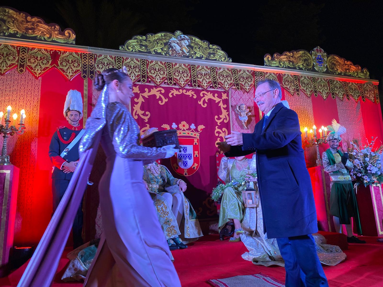 Juan Vivas recibiendo la llave de la ciudad 