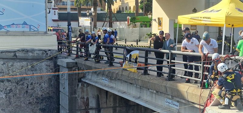 Ceuta acoge las pruebas centrales de las Jornadas Verticales de Bomberos con la visita de Juan Vivas