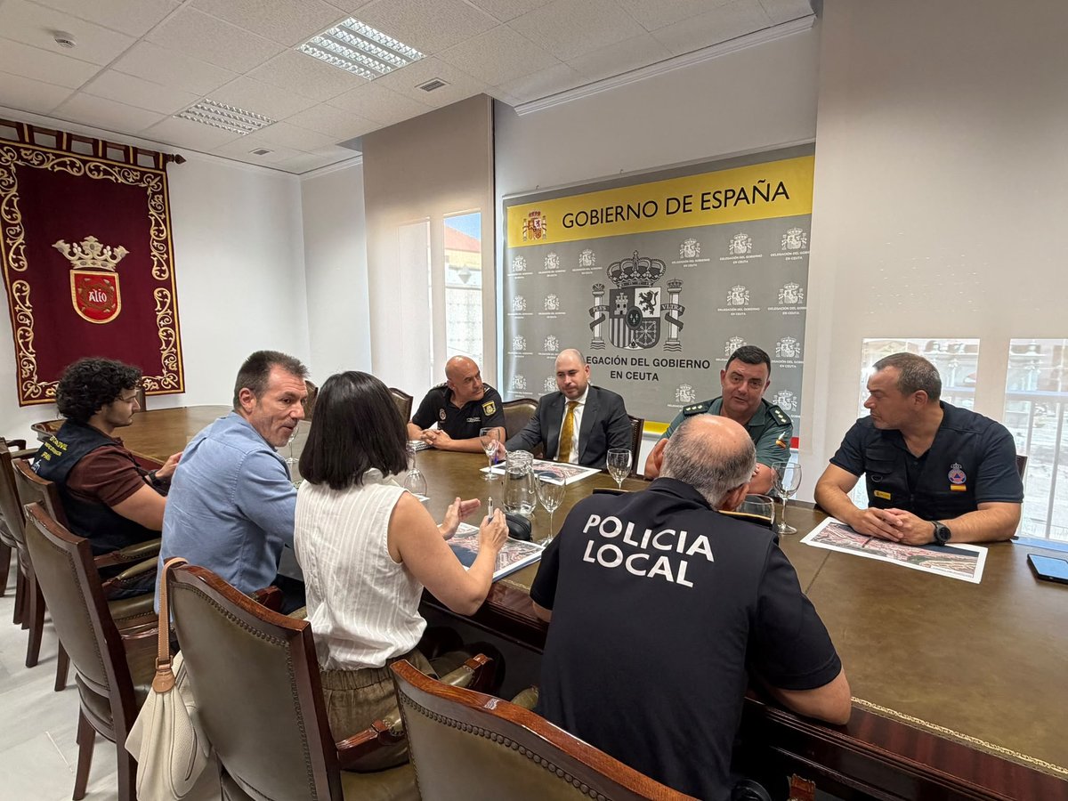 Delegación coordina un dispositivo especial para compatibilizar la procesión de la Virgen del Carmen con la OPE