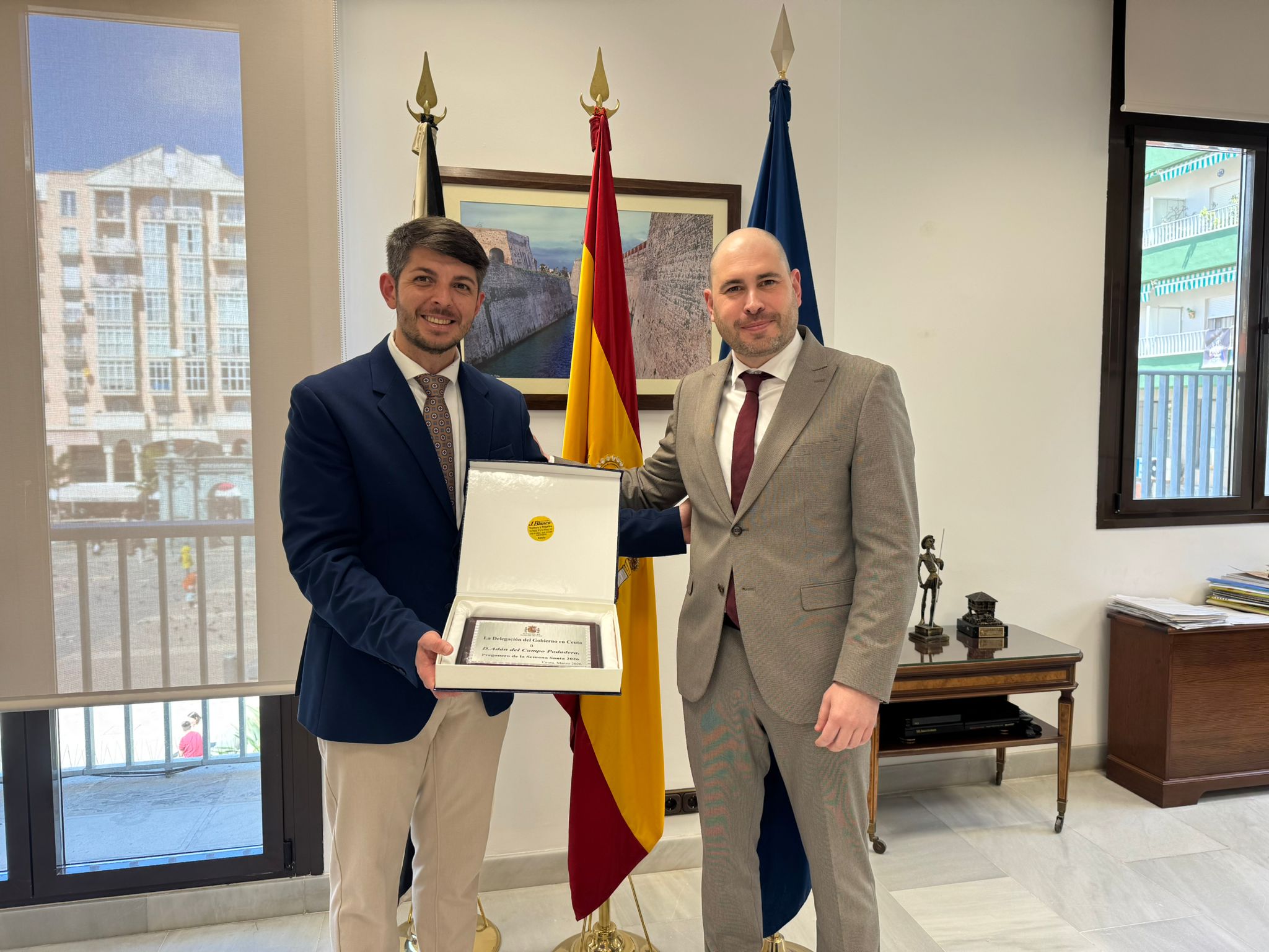 El delegado del Gobierno recibe al pregonero de la Semana Santa
