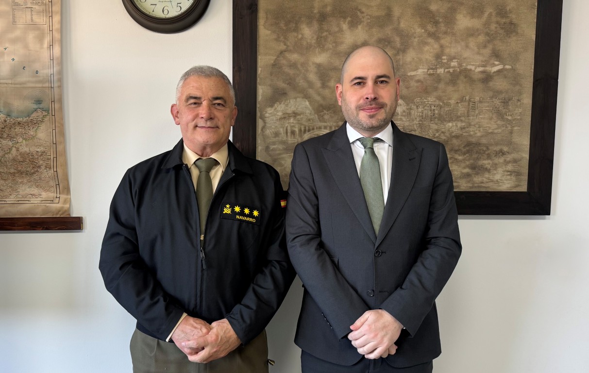 El delegado del Gobierno visita la Delegación de Defensa en Ceuta
