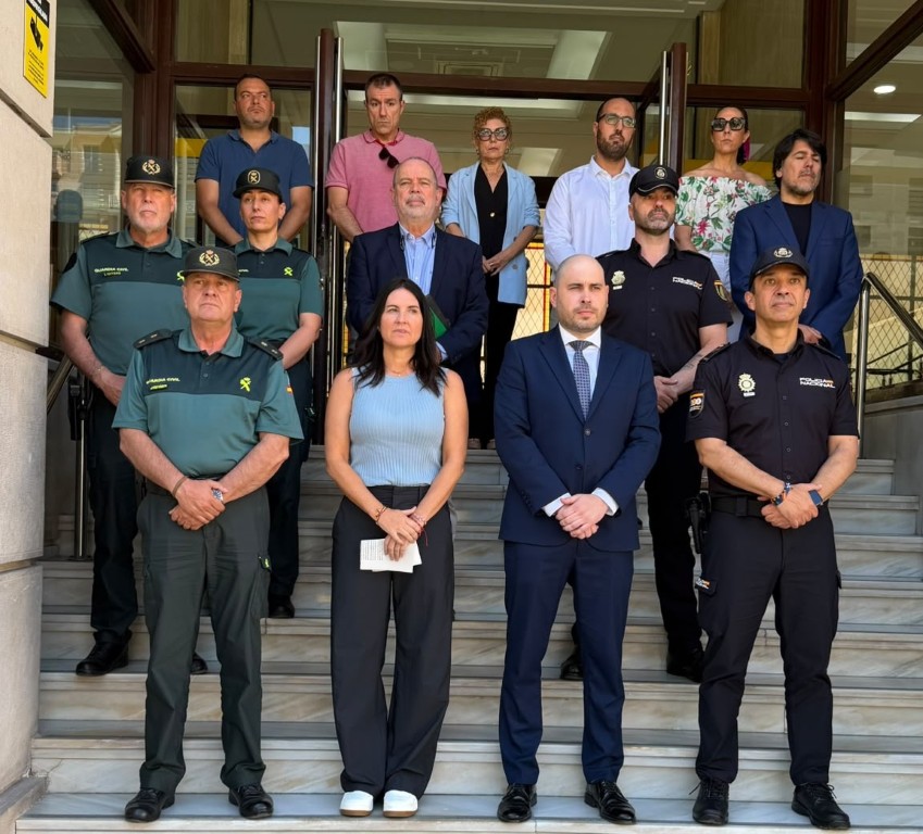Ceuta guarda un minuto de silencio por la última víctima de violencia de género asesinada en Alicante